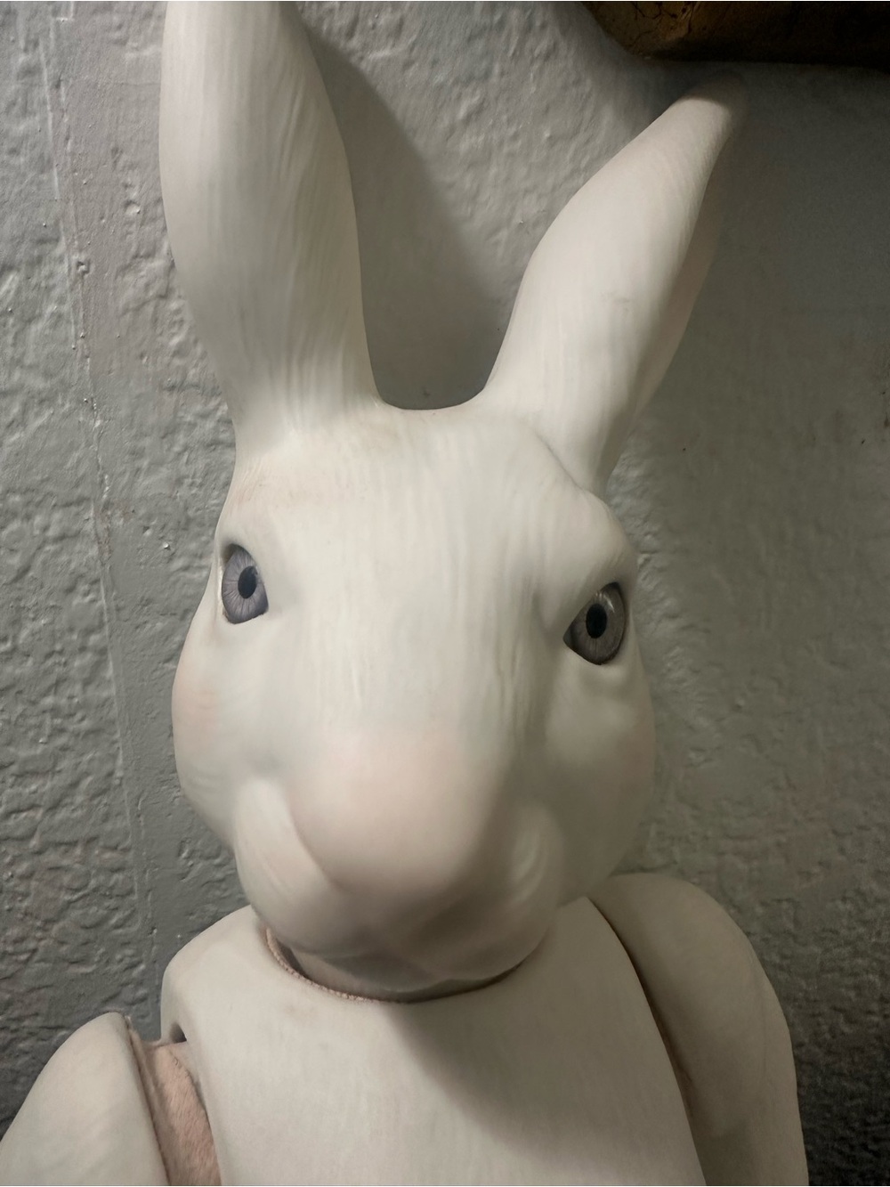 Ceramic bisque articulated rabbit doll with grey glass eyes - Picture 6 of 7